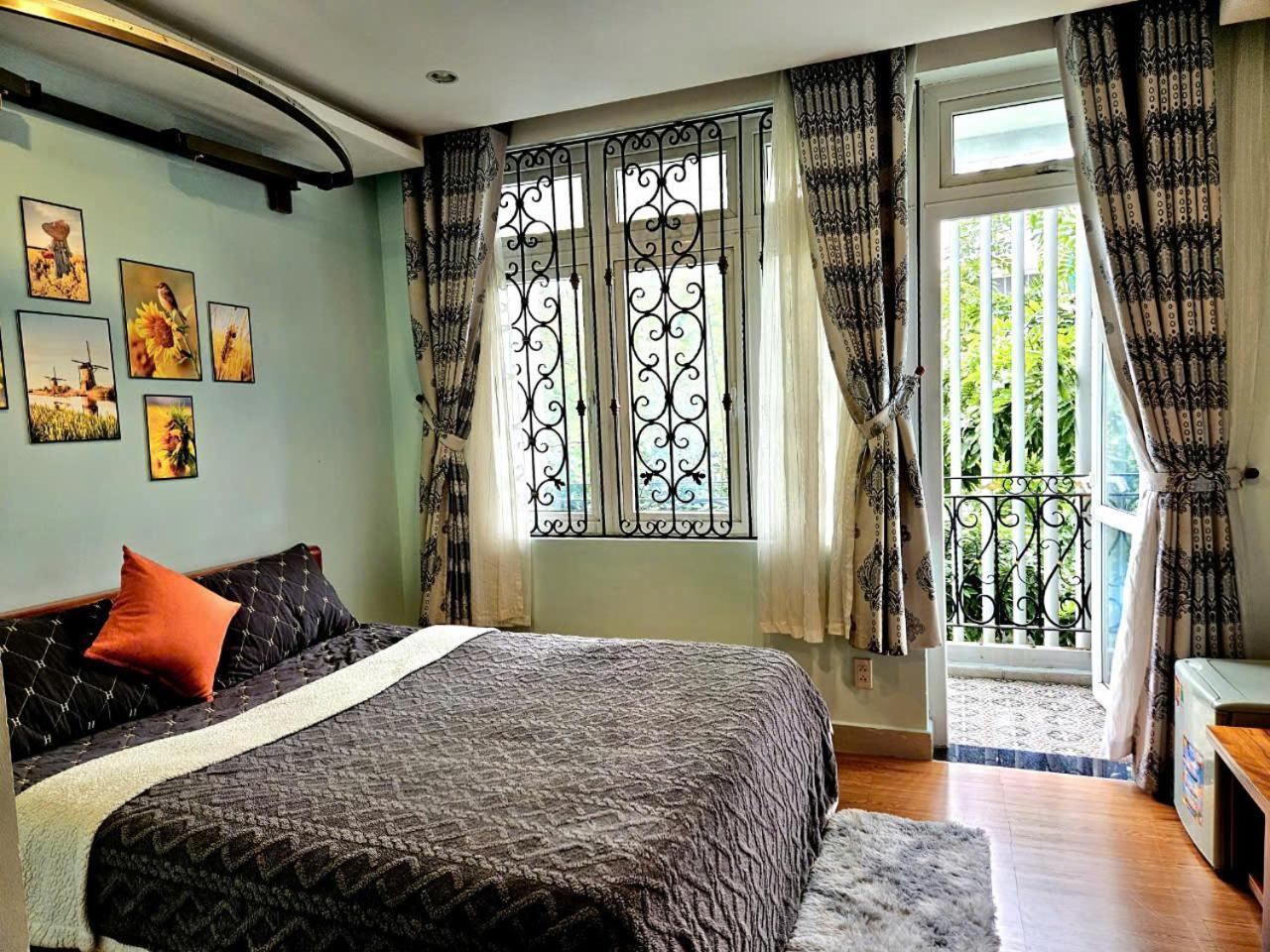 Sam's House Homestay *